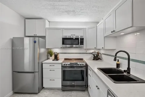 2801 Somerset Drive Lauderdale Lakes FL 33311