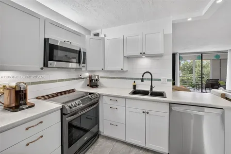 2801 Somerset Drive Lauderdale Lakes FL 33311