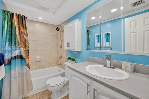 2801 Somerset Drive Lauderdale Lakes FL 33311