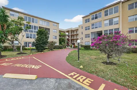 2801 Somerset Drive Lauderdale Lakes FL 33311