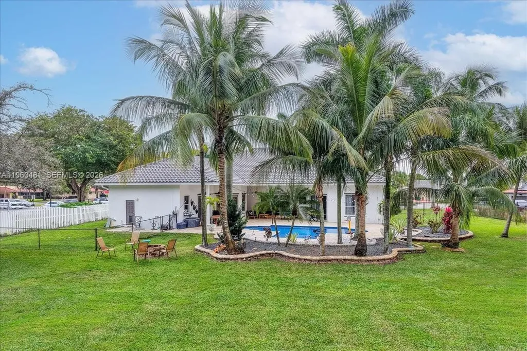 13801 Alexandria Court Davie FL 33325