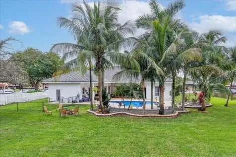 13801 Alexandria Court Davie FL 33325