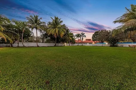 13801 Alexandria Court Davie FL 33325
