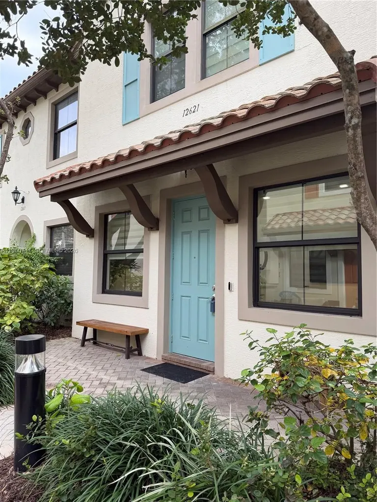 12621 NW 32nd Place Sunrise FL 33323