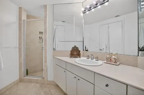 2000 Island Boulevard Aventura FL 33160
