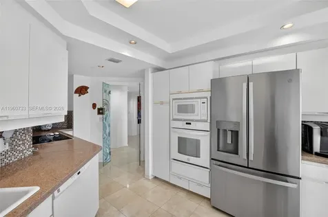 2000 Island Boulevard Aventura FL 33160