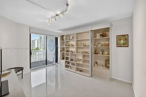 2000 Island Boulevard Aventura FL 33160