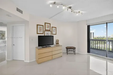 2000 Island Boulevard Aventura FL 33160
