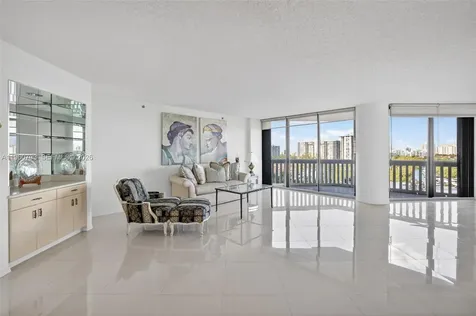 2000 Island Boulevard Aventura FL 33160