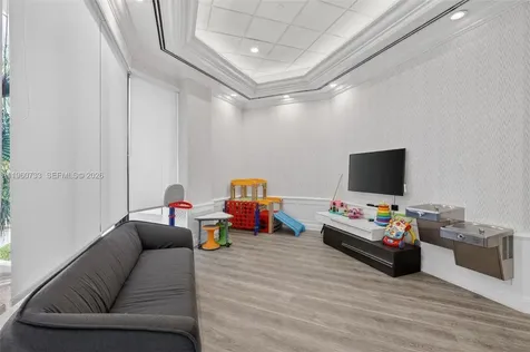 2000 Island Boulevard Aventura FL 33160