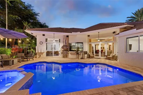 2567 Montclaire Circle Weston FL 33327