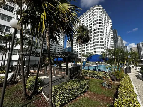 801 Brickell Bay Drive Miami FL 33131