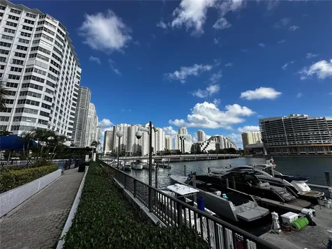 801 Brickell Bay Drive Miami FL 33131