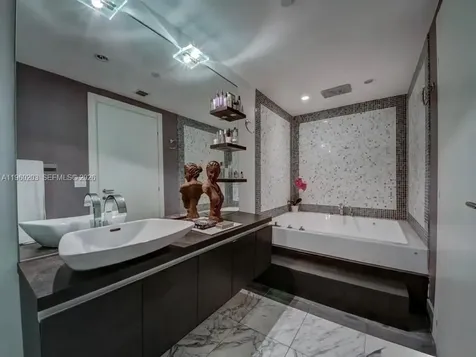 200 Biscayne Boulevard Way Miami FL 33131