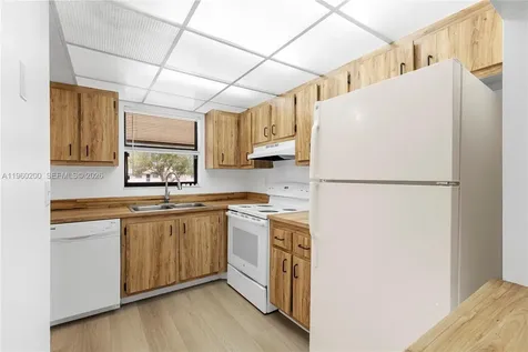 6061 Shakerwood Circle Tamarac FL 33319