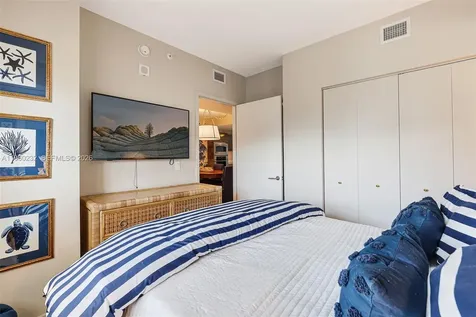 460 NE 28 Miami FL 33137