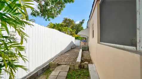 15700 NE 15th Place North Miami Beach FL 33162