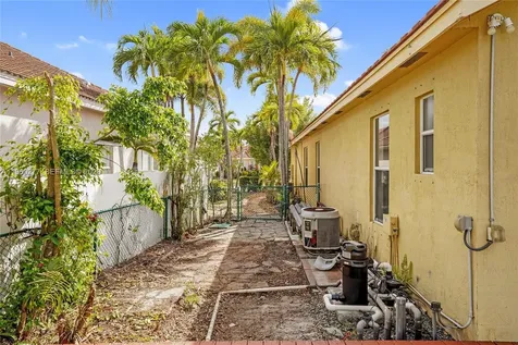 15989 SW 14th Street Pembroke Pines FL 33027