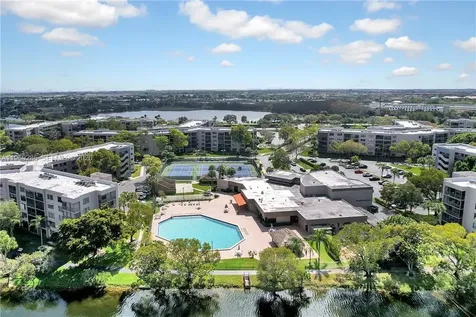 900 Colony Point Circle Pembroke Pines FL 3306