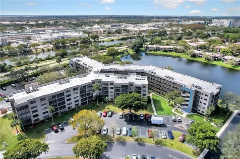 900 Colony Point Circle Pembroke Pines FL 3306