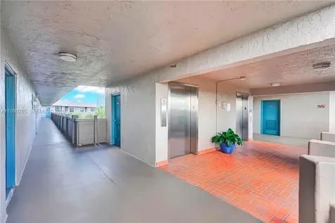 900 Colony Point Circle Pembroke Pines FL 3306