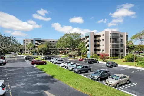 900 Colony Point Circle Pembroke Pines FL 3306