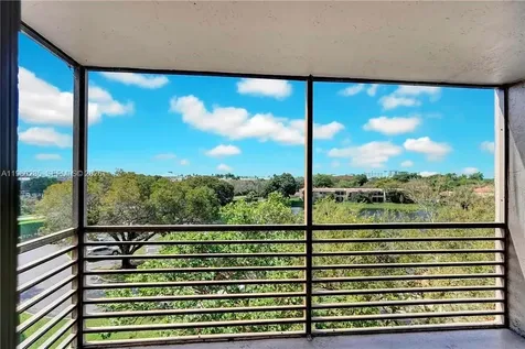 900 Colony Point Circle Pembroke Pines FL 3306
