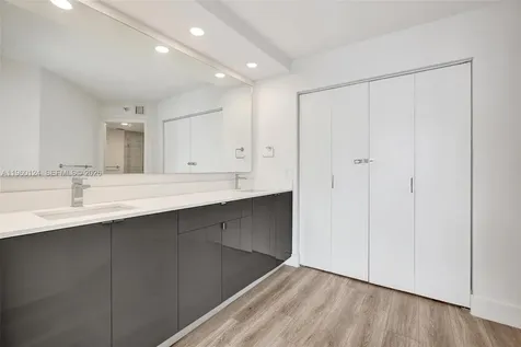 3500 Mystic Pointe Drive Aventura FL 33180