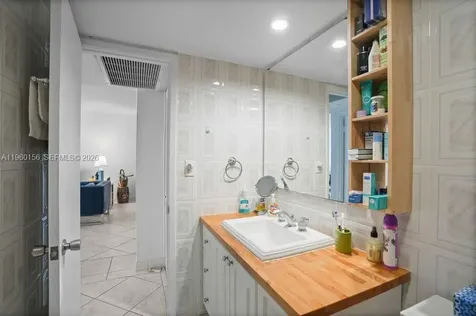 5005 Collins Avenue Miami Beach FL 33140