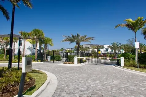8352 NW 7th Place Plantation FL 33324