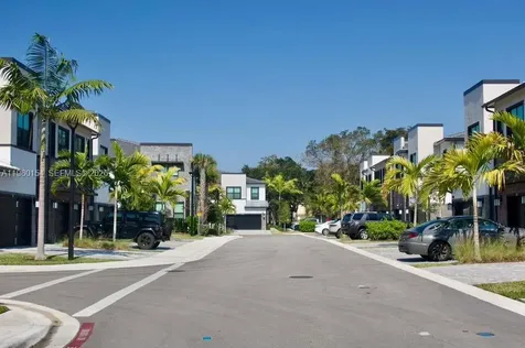 8352 NW 7th Place Plantation FL 33324