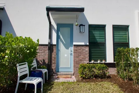 8352 NW 7th Place Plantation FL 33324