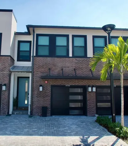8352 NW 7th Place Plantation FL 33324
