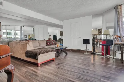 905 Brickell Bay Drive Miami FL 33131