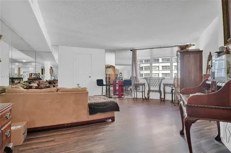 905 Brickell Bay Drive Miami FL 33131
