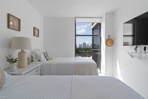 20301 W Country Club Drive Aventura FL 33180