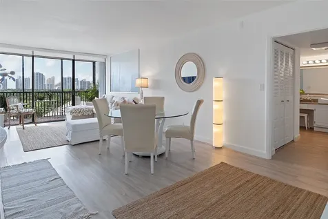 20301 W Country Club Drive Aventura FL 33180