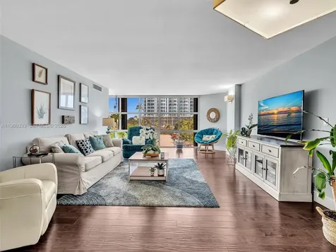 6423 Collins Avenue Miami Beach FL 33141