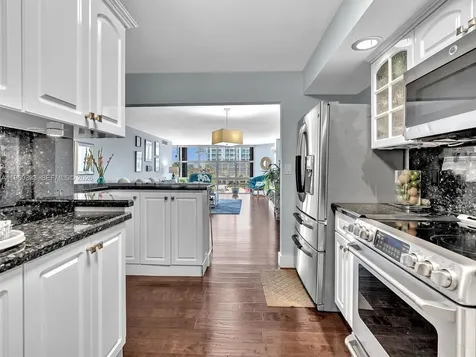 6423 Collins Avenue Miami Beach FL 33141