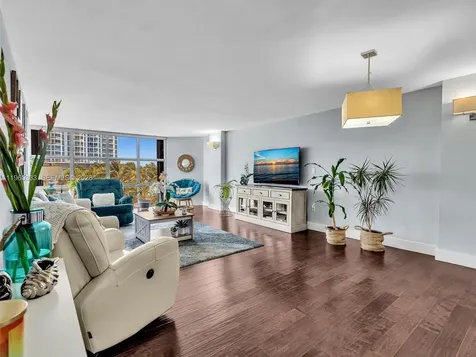 6423 Collins Avenue Miami Beach FL 33141