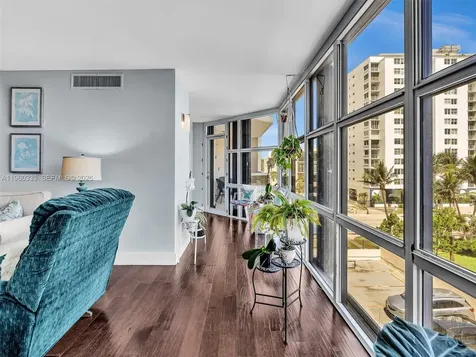 6423 Collins Avenue Miami Beach FL 33141
