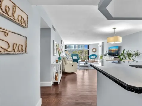 6423 Collins Avenue Miami Beach FL 33141