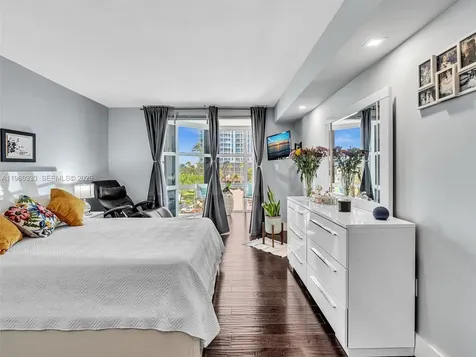 6423 Collins Avenue Miami Beach FL 33141
