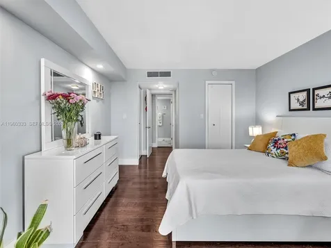6423 Collins Avenue Miami Beach FL 33141