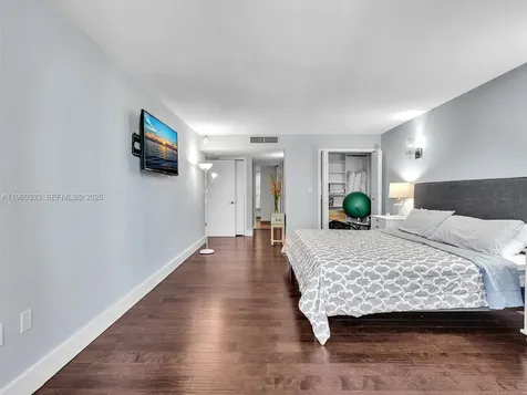6423 Collins Avenue Miami Beach FL 33141