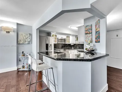 6423 Collins Avenue Miami Beach FL 33141