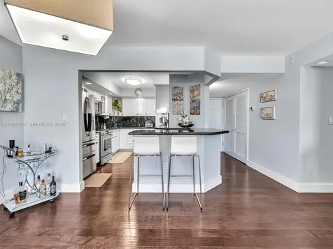 6423 Collins Avenue Miami Beach FL 33141