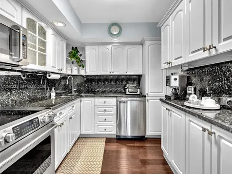 6423 Collins Avenue Miami Beach FL 33141