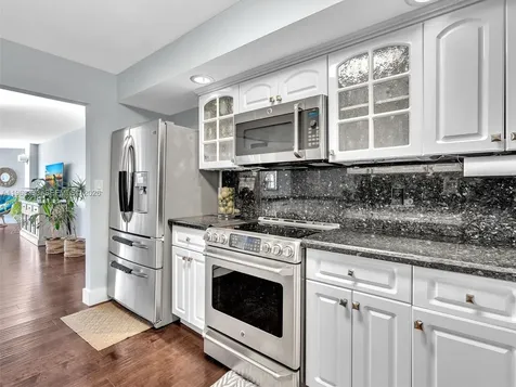 6423 Collins Avenue Miami Beach FL 33141