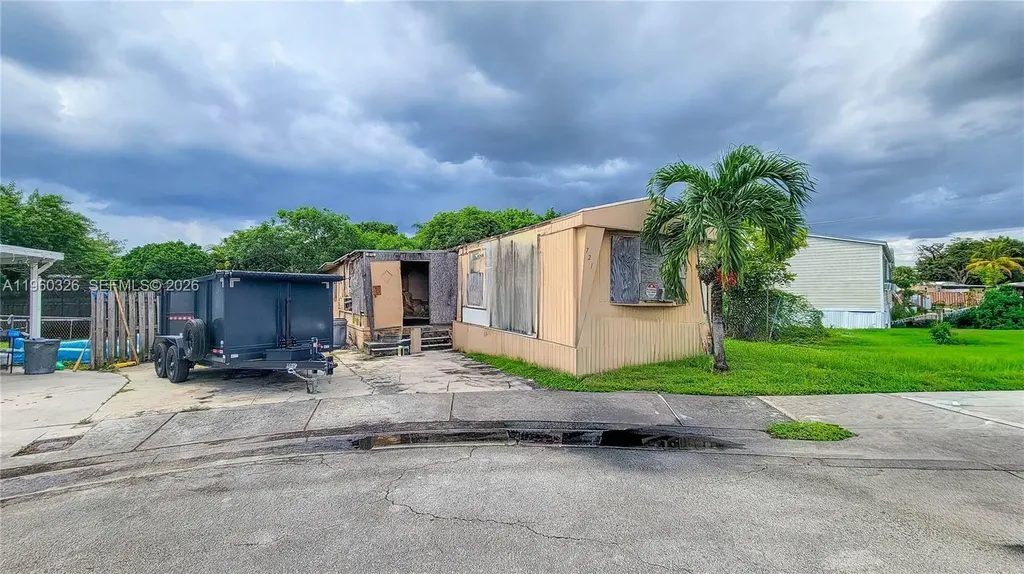 721 SW 134th Terrace Davie FL 33325